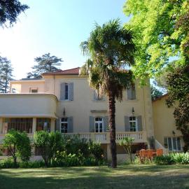 Lovely Cottage in Valréas with Swimming Pool