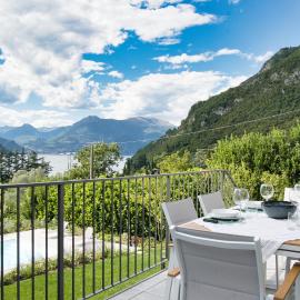 Hidden Gem-Villa with private pool Bellagio view, Hotel in Lierna