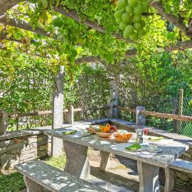 Casa Ana 2 with Garden & Parking for 5 - Happy Rentals