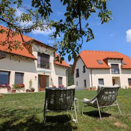 Hiša na Ravnah, hotell sihtkohas Pišece