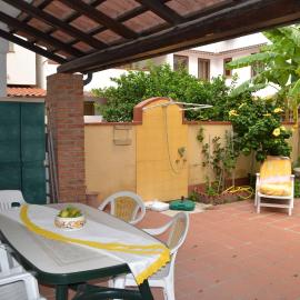 Casa Mimosa - Appartamento con giardino a 50 mt dal mare