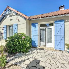 Holiday Home Les Volets Bleus by Interhome, hotel u gradu 'Tharon-Plage'