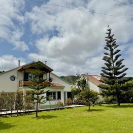 Casa dos Netos - Garden & Lake III (Sete Cidades), hotel di Sete Cidades