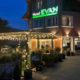 Hotel Evan u Hoffera with free parking, hotel en Topoľčany