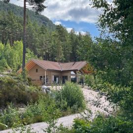 Furuheim Lodge, 4 seizoenen vakantiehuis met fantastisch uitzicht، فندق في فرادال