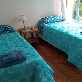 Habitación doble, excelente ubicación, con patio