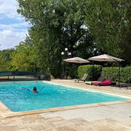 Pigeonnier de Claire Fontaine, hotel din Monflanquin