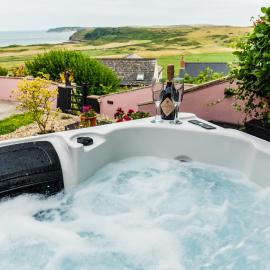 Priory Bay Escapes - Uminari, hotel din Tenby