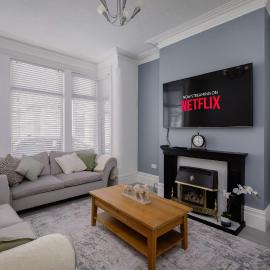 Comfy 3-Bed, Sleeps 5 & Parking