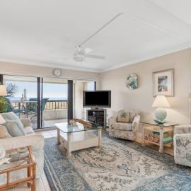 Amelia Surf and Racquet Club Condo - Ocean View - 2nd Floor - Pools - Tennis Courts - Sleeps 8، فندق في فرناندينا بيتش