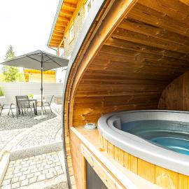 Ferienbahnhof Fichtental Stellwerk Suite، فندق في Prackenbach