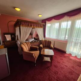 Tornácos ház, hotel a Mátraszentimre