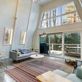 Sylvan Park: 3 br A-frame w/ deck near Village!
