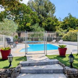 Studio climatisé avec piscine, hotel em Roquevaire