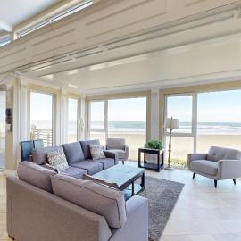 The Modern Oceanfront View Condo #203, Hotel in Rockaway Beach