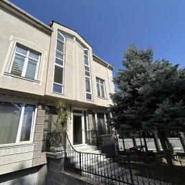Peaceful apartment with yard and parking
