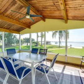 Lake Dora Escape: Canal Access & Seaplane Sights!, hotel u gradu Taveris