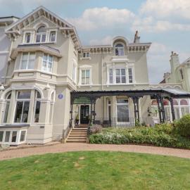 Ismay Dining Room Suite - Titanic Interest Beach View, hotel a Crosby