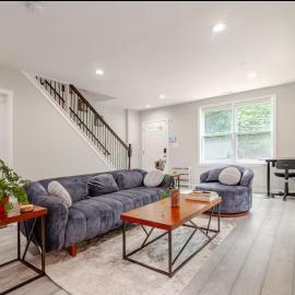 Townhouse with 2 Private Rooms in Shared Home with Host, hotel in Washington, D.C.