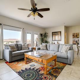 Golf Course Views & Private Deck: Mesquite Condo!, hotel in Mesquite