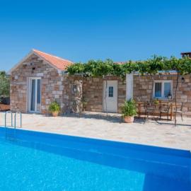 Holiday Home My Summer House - Two-Bedroom Holiday Home with Private Pool and Terrace - ST – hotel w mieście Supetar