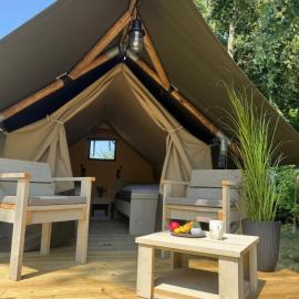 Luxus zelten Im Heide Resort, khách sạn ở Brüggen