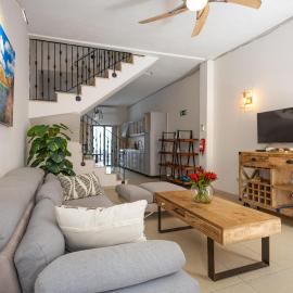 Charming Sliema Townhouse with Modern Comforts, hotelli kohteessa Sliema