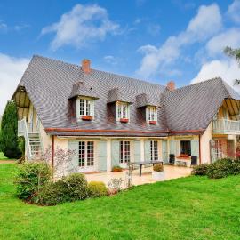 Charming countryside home near Rouen with pool, hotell i Le Thuit-Simer