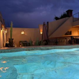 Riad E&J privatif, Marrakech Médina, 5 ch climatisées, piscine chauffée, PDJ offerts