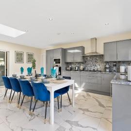 Stunning 6 bedroom in Wembley - Parking