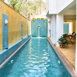 La Mer by The Blue Kite - Pool, Kitchen, Pool Table, Wifi & Security, 10 mins to Candolim Beach & 5 mins to Casino