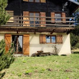 Chalet avec vue sur le Lac de Matemale, hotel din Matemale