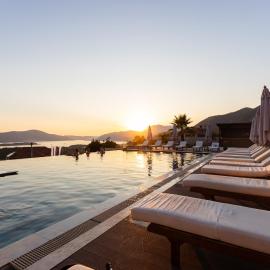 Royal Blue Resort & Residences โรงแรมในติวัต