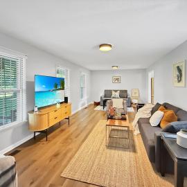 3 Bedrooms 8 Guests Modern Ranch Retreat on Half Acre, hotel en Murray