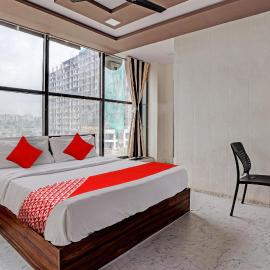 New Hotel France، فندق في سورات