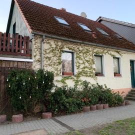 Finca Sommerfeld 2-Zimmerhaus mit Terrasse und Garten, hótel í Kremmen