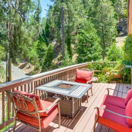 1 Mi to Lake Gregory! Forest-View Crestline Cabin