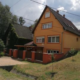 LiLu Apartman – hotel w mieście Felsőtárkány