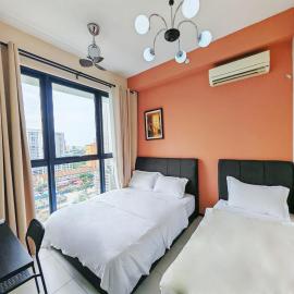 148B Georgetown 2BR Luxury Condo Unbeatable Night View Infinity Pool Attractions Food Fully Equipped#148B، فندق في بايان ليباس