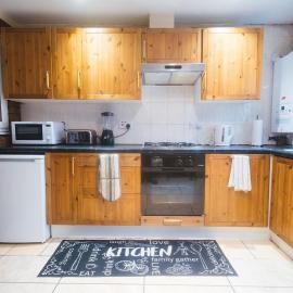 2BR House Near Excel, O2, City Airport, 3 DLR Lines, hotel a Beckton
