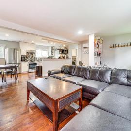 14 Mi to Dtwn Seattle: Sleek Home w/ Large Yard, Hotel in Renton
