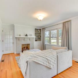 1 Mi to Dwtn Shops & Dining: Spacious Family Home, hotel i Hartwell