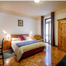 ROOMS CA' TUNIN- ideale per il Trenino Rosso- a pochi minuti a piedi dalla stazione