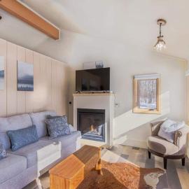 Indoor Sauna FIrePlace Garage Wifi Smart TV, hotel in Tofte