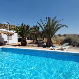La casita del desierto, cortijo para 7 personas con piscina privada、タベルナスのホテル