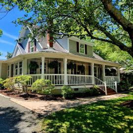 Downtown Cary 1930s Bungalow - Great walkability, hotel u gradu Keri