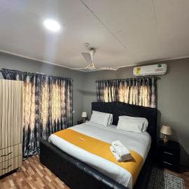 Groove Vacation Homes, hotel sa Kasoa