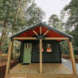 Cabin #6 Studio with Kitchenette, hotel in Hartwell