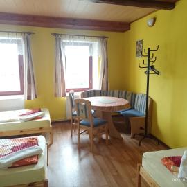 Apartmán Na Kopečku - žlutý pokoj