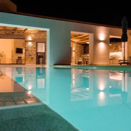 Mikri Sorriso - Beach Villa - pool & Jacuzzi, hotel in Mikri Vigla